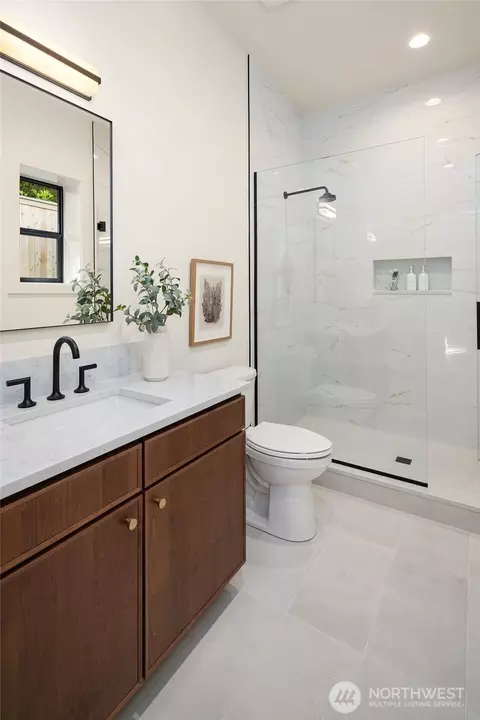Bath - 17626 Talbot Rd, Edmonds, WA 98026 photo 5 of 7