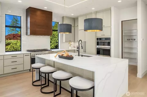 Kitchen - 17626 Talbot Rd, Edmonds, WA 98026 photo 4 of 4
