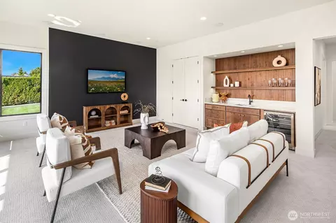 Living - 17626 Talbot Rd, Edmonds, WA 98026 photo 3 of 3