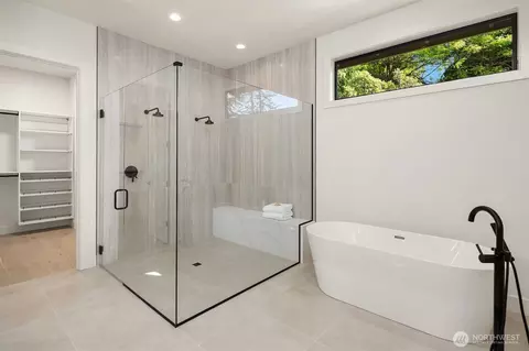 Bath - 17626 Talbot Rd, Edmonds, WA 98026 photo 3 of 7
