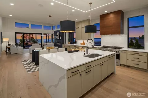 Kitchen - 17626 Talbot Rd, Edmonds, WA 98026 photo 1 of 4