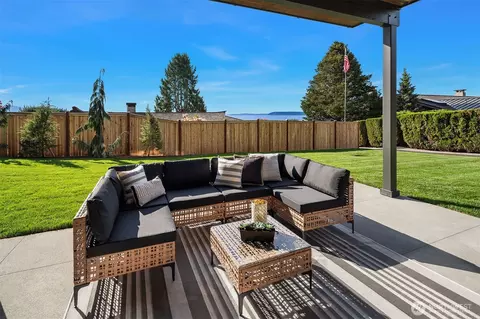 Exterior - 17626 Talbot Rd, Edmonds, WA 98026 photo 5 of 8