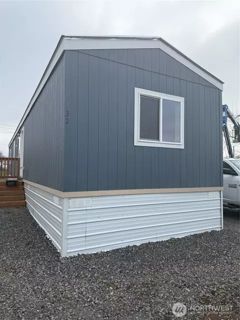 200 W Hawthorne St #32, Connell, WA 99326