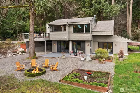 10100 SW Quartermaster Dr, Vashon, WA 98070