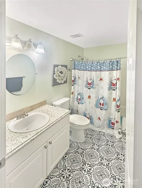 Bath - 17303 Spanaway Loop S #49, Spanaway, WA 98387 photo 2 of 2