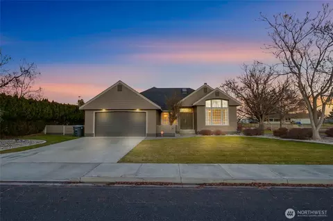 811 Laguna Dr, Moses Lake, WA 98837