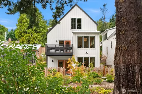 2216 NE 125th St, Seattle, WA 98125