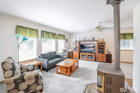 Living - 21619 185th St E, Orting, WA 98360 photo 1 of 6