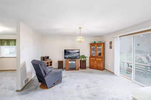 Living - 21619 185th St E, Orting, WA 98360 photo 5 of 6