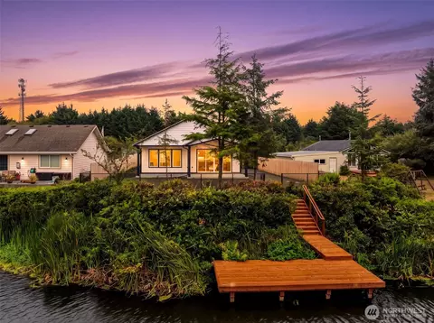 205 Canal Dr SE, Ocean Shores, WA 98569