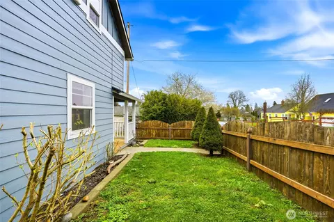Exterior - 1809 21st St, Everett, WA 98201 photo 4 of 5