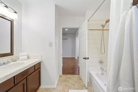Bath - 1809 21st St, Everett, WA 98201 photo 2 of 3