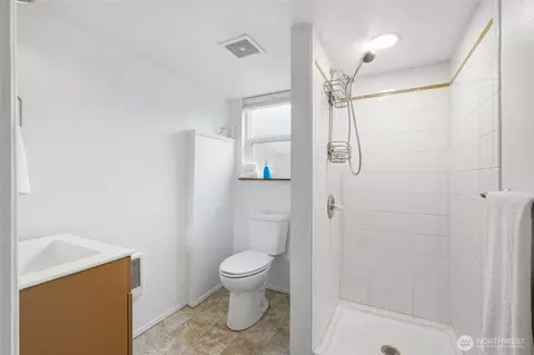 Bath - 1809 21st St, Everett, WA 98201 photo 3 of 3