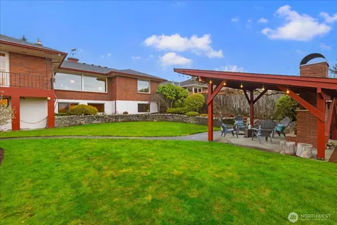 Exterior - 411 Crown Dr, Everett, WA 98203 photo 5 of 7