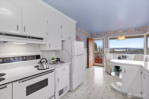 Kitchen - 411 Crown Dr, Everett, WA 98203 photo 2 of 2