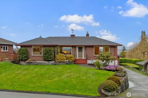 Exterior - 411 Crown Dr, Everett, WA 98203 photo 2 of 7