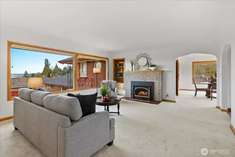 Living - 411 Crown Dr, Everett, WA 98203 photo 2 of 3