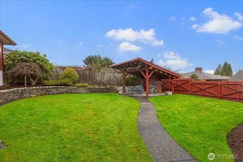Exterior - 411 Crown Dr, Everett, WA 98203 photo 4 of 7
