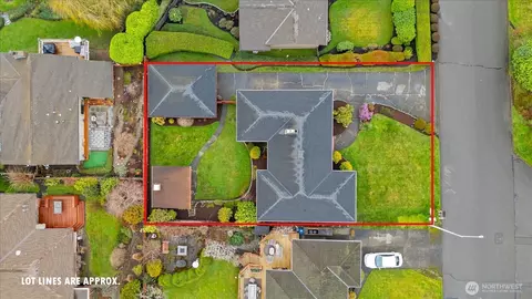 View/Area - 411 Crown Dr, Everett, WA 98203 photo 2 of 10