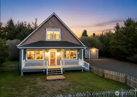 934 Wawona Ave SE, Ocean Shores, WA 98569