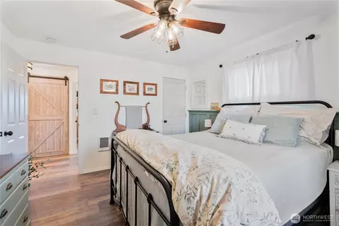 Bedroom - 2829 Hemlock St, Longview, WA 98632 photo 2 of 2
