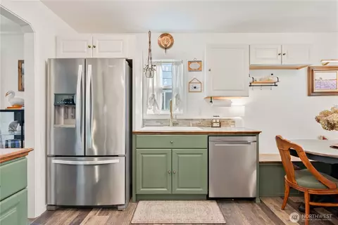 Kitchen - 2829 Hemlock St, Longview, WA 98632 photo 1 of 2
