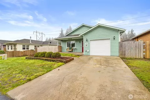 1928 Village Cir, Port Angeles, WA 98362
