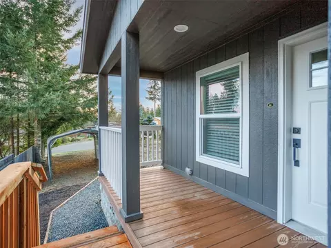 90 E Treewater Pl, Shelton, WA 98584