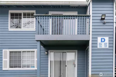 16817 Larch Way #D201, Lynnwood, WA 98037