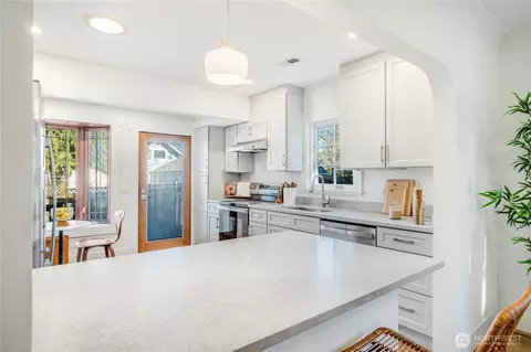 1424 N 53rd St, Seattle, WA 98103 photo 9