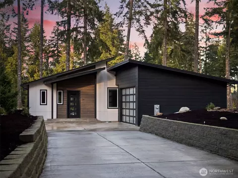 31 E Westwood Ln E, Union, WA 98592