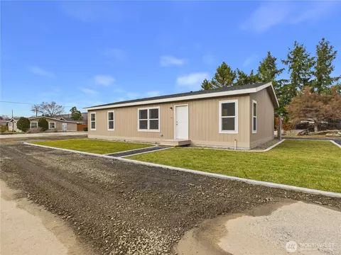 403 2nd St SW, Rock Island, WA 98850