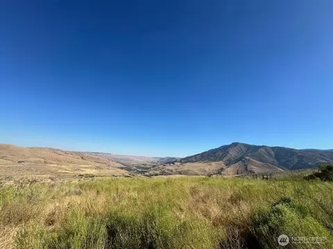 0 Curly Horse Dr, Pateros, WA 98846