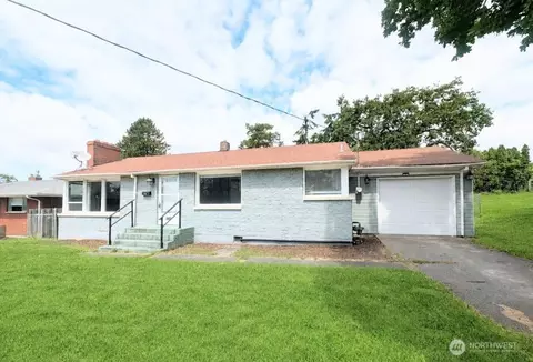 1740 SE 6th St, Oak Harbor, WA 98277