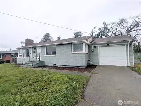 1740 SE 6th St, Oak Harbor, WA 98277