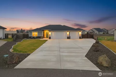6915 Lamb Ct, Pasco, WA 99301