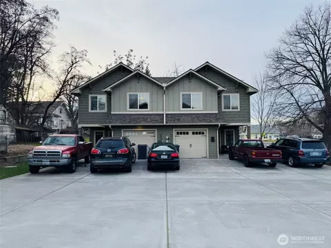 218 E Whitman Dr, College Place, WA 99324