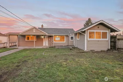 216 K St SE, Auburn, WA 98002