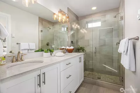 Bath - 524 238th Pl SE #C, Bothell, WA 98021 photo 3 of 4
