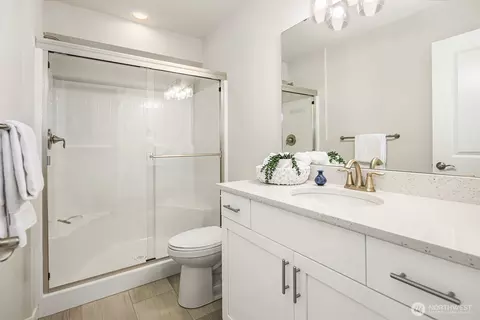 Bath - 524 238th Pl SE #C, Bothell, WA 98021 photo 1 of 4