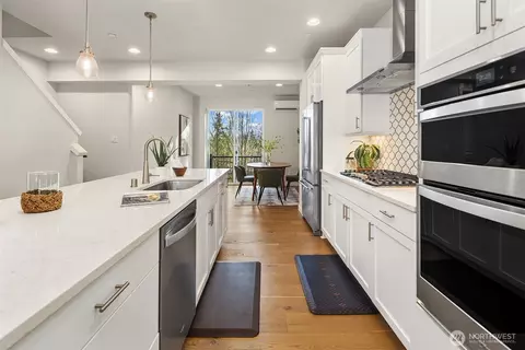 Kitchen - 524 238th Pl SE #C, Bothell, WA 98021 photo 2 of 7