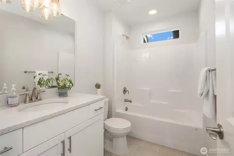 Bath - 524 238th Pl SE #C, Bothell, WA 98021 photo 4 of 4