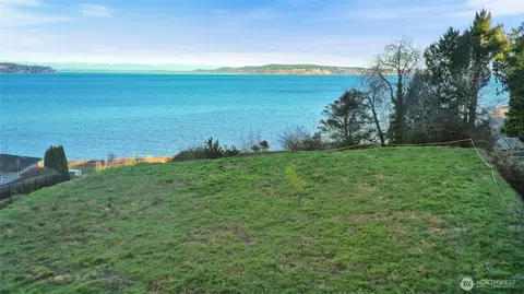 2321 Sunnyside Heights Dr, Steilacoom, WA 98388