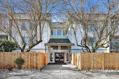 13717 Linden Ave N #204, Seattle, WA 98133