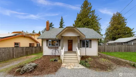1420 E Maplewood Ave, Bellingham, WA 98225