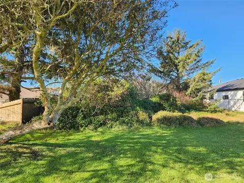 476 Canal Dr NE, Ocean Shores, WA 98569