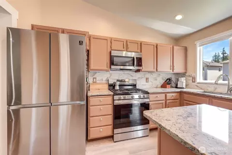 Kitchen - 13004 25th Ave SE, Everett, WA 98208 photo 3 of 4