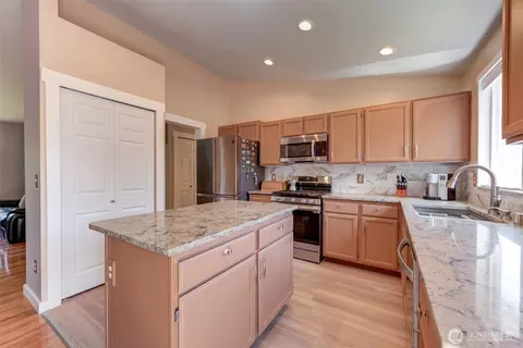 Kitchen - 13004 25th Ave SE, Everett, WA 98208 photo 2 of 4
