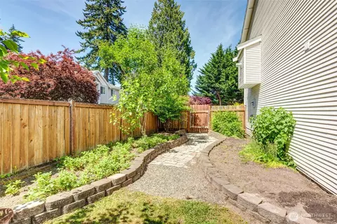 Exterior - 13004 25th Ave SE, Everett, WA 98208 photo 14 of 15