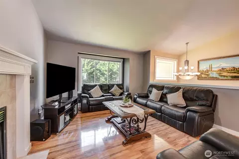 Living - 13004 25th Ave SE, Everett, WA 98208 photo 3 of 5